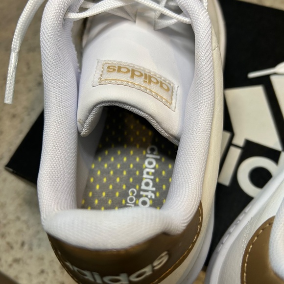 Women’s Adidas Advantage - Picture 13 of 14